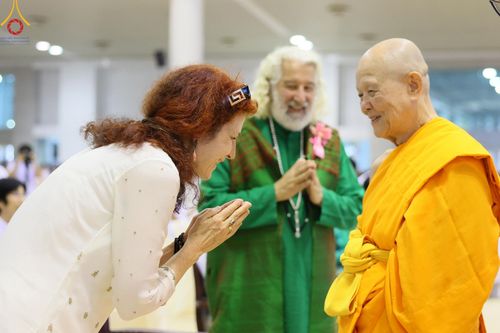 ภาพ No.124597:พิธีมอบโล่วัชรเกียรติยศ โครงการตอบปัญหาศีลธรรมเพื่อสันติภาพโลก (World-PEC) ต่างประเทศ ครั้งที่ 17 ณ ห้องแก้วสารพัดนึก 1 วัดพระธรรมกาย ในวันมาฆบูชา เสาร์ที่ 24 กุมภาพันธ์ พ.ศ. 2567