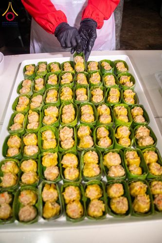 ภาพ No.194861:พิธีถวายภัตตาหารเป็นสังฆทาน แด่พระธรรมยาตรา ณ อนุสรณ์สถานมหาวิหารพระมงคลเทพมุนี (โลตัสแลนด์) อ.สองพี่น้อง จ.สุพรรณบุรี ในโครงการธรรมยาตรา กตัญญูบูชา มหาปูชนียาจารย์ พระมงคลเทพมุนี(สด จนฺทสโร) พระผู้ปราบมาร แห่ง ปีที่ 13 วันที่ 14 มกราคม พ.ศ.2568