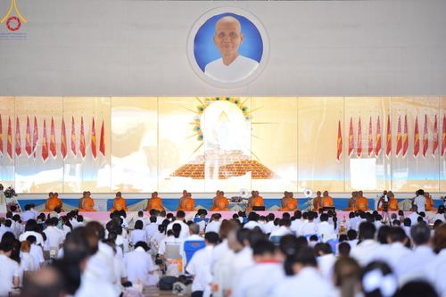 ภาพ No.131547:พิธีร่วมบุญบรรพชาสามเณร 5,000 รูป ณ บ้านแก้วเรือนทองคุณยาย สภาธรรมกายสากล วัดพระธรรมกาย วันเสาร์ที่ 23 มีนาคม พ.ศ. 2567