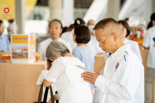 ภาพ No.253490:วันอังคารที่ 7 ตุลาคม พ.ศ.2568 (วันพระ ขึ้น 15 ค่ำ เดือน 11) พิธีบุพเปตพลี ครั้งที่ 171 ร่วมอุทิศบุญแด่หมู่ญาติที่ล่วงลับไปแล้ว และสืบทอดอายุพระพุทธศาสนา ณ หอฉันคุณยายอาจารย์ฯ วัดพระธรรมกาย