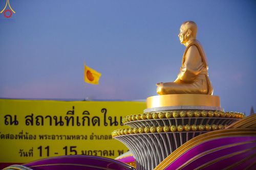 ภาพ No.194136:พระธรรมยาตราปฏิบัติธรรม และถ่ายภาพหมู่ประวัติศาสตร์ ณ วัดสองพี่น้อง ต.ต้นตาล อ.สองพี่น้อง จ.สุพรรณบุรี ในโครงการธรรมยาตรา กตัญญูบูชา มหาปูชนียาจารย์ พระมงคลเทพมุนี(สด จนฺทสโร) พระผู้ปราบมาร อนุสรณ์สถาน 7 แห่ง ปีที่ 13 วันที่ 12 มกราคม พ.ศ. 2568