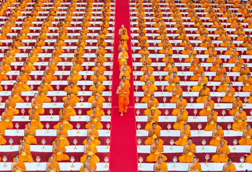 ภาพ No.190065:พิธีจุดประทีปถวายเป็นพุทธบูชา และบูชาธรรมมหาปูชนียาจารย์ ณ อนุสรณ์สถานมหาวิหารพระมงคลเทพมุนี (โลตัสแลนด์) อ.สองพี่น้อง จ.สุพรรณบุรี ในโครงการธรรมยาตรา กตัญญูบูชา มหาปูชนียาจารย์ พระมงคลเทพมุนี(สด จนฺทสโร) พระผู้ปราบมาร อนุสรณ์สถาน 7 แห่ง ปีที่ 13