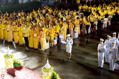 ภาพ No.235098:วันจันทร์ที่ 28 กรกฎาคม พ.ศ. 2568 พิธีถวายเครื่องราชสักการะและวางพานพุ่ม และพิธีจุดเทียนถวายพระพรชัยมงคล เนื่องในโอกาสวันเฉลิมพระชนมพรรษา พระบาทสมเด็จพระวชิรเกล้าเจ้าอยู่หัว ณ บริเวณหน้าอาคารสำนักงาน เทศบาลเมืองคลองหลวง จ.ปทุมธานี