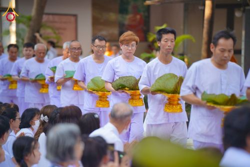 ภาพ No.135671:พิธีปลงผมธรรมทายาท โครงการบรรพชาและอุปสมบทหมู่ รุ่นบูชาธรรม 80 ปี หลวงพ่อธัมมชโย ณ หมู่บ้านบรรลุธรรม วัดพระธรรมกาย วันที่ 7 เมษายน พ.ศ. 2567
