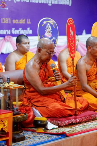 ภาพ No.260401:วันที่ 19 ตุลาคม พ.ศ. 2568 พิธีทอดกฐินสามัคคีทั่วไทย 30,000 วัด โดยคณะศิษยานุศิษย์ บูชาธรรม 81 ปี หลวงพ่อธัมมชโย ณ วัดเทพวนาราม ต.ศรีสุนทร อ.ถลาง จ.ภูเก็ต