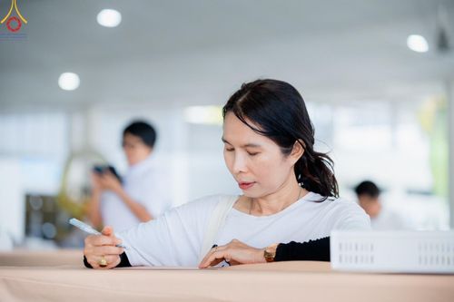 ภาพ No.167372:พิธีบุพเปตพลี ครั้งที่ 157 ร่วมอุทิศบุญกุศลแด่หมู่ญาติที่ล่วงลับไปแล้ว และสืบทอดอายุพระพุทธศาสนา วันพฤหัสที่ 31 ตุลาคม พ.ศ. 2567 (วันพระ แรม 14 ค่ำ เดือน 11) ณ หอฉันคุณยายอาจารย์ฯ วัดพระธรรมกาย