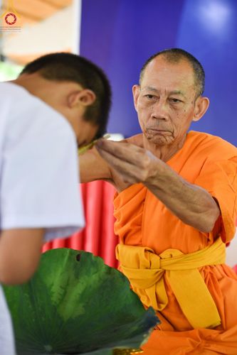 ภาพ No.135178:พิธีตัดปอยผม, พิธีขอขมารับผ้าไตร, พิธีบรรพชา, พิธีถวายบาตร ในโครงการบรรพชาสามเณร ฟื้นฟูพระพุทธศาสนาทั่วไทย  ณ ศูนย์ปฏิบัติธรรมบุญประสาน ต.พญาเย็น อ.ปากช่อง จ.นครราชสีมา วันที่ 5 เมษายน พ.ศ. 2567