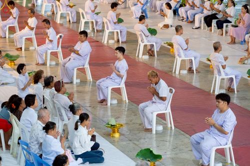 ภาพ No.242914:วันที่ 31 สิงหาคม พ.ศ. 2568 พิธีตัดปอยผมและปลงผม โครงการอุปสมบทหมู่บูชาธรรม ครบรอบ 108 ปี วันครูผู้ค้นพบวิชชาธรรมกาย ณ วัดพระธรรมกาย