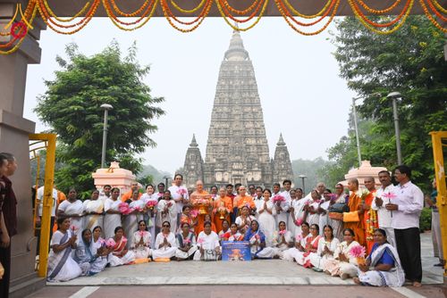 ภาพ No.179755:พิธีทอดกฐินสมทบ ณ วัดพุทธรัตน ทอดกฐินใต้ต้นพระศรีมหาโพธิ์ เมืองพุทธคยา ประเทศอินเดีย วันที่ 12 พฤศจิกายน พ.ศ. 2567