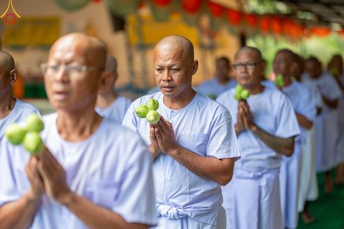 ภาพ No.101294:พิธีบรรพชาธรรมทายาท ในโครงการอุปสมบทบูชาธรรม มหาปูชนียาจารย์ พ.ศ. 2566 ณ วัดท่าสุวรรณ จ.ราชบุรี วันที่ 6 ธันวาคม พ.ศ. 2566