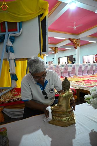 ภาพ No.131772:พิธีถวายสังฆทาน 323 วัด 4 จังหวัดชายแดนภาคใต้ ปีที่ 20 ครั้งที่ 167 และ พิธีมอบกองทุนหนุนแรงใจช่วยครูใต้ ปีที่ 17 ครั้งที่ 132 วันเสาร์ที่ 23 มีนาคม พ.ศ. 2567 ณ วัดมุจลินทวาปีวิหารพระอารามหลวง อ.หนองจิก จ.ปัตตานี