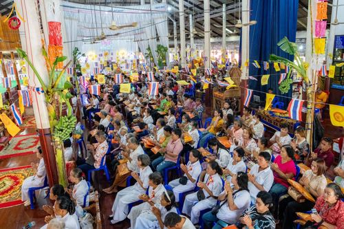 ภาพ No.166575:พิธีทอดกฐิน ณ วัดสามขาว จ.อ่างทอง ในโครงการกฐินสามัคคีทั่วไทย 30,000 วัด บูชาธรรม 80 ปี หลวงพ่อธัมมชโย โดยคณะศิษยานุศิษย์วัดพระธรรมกาย วันที่ 27 ตุลาคม พ.ศ. 2567