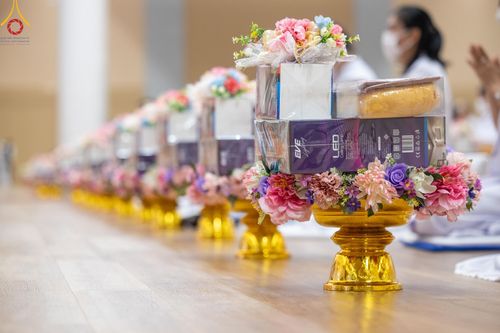 ภาพ No.145193:พิธีถวายผ้าอาบน้ำฝนและประทีปโคมไฟ ณ สภาธรรมกายสากล วัดพระธรรมกาย วันเสาร์ที่ 20 กรกฎาคม พ.ศ. 2567