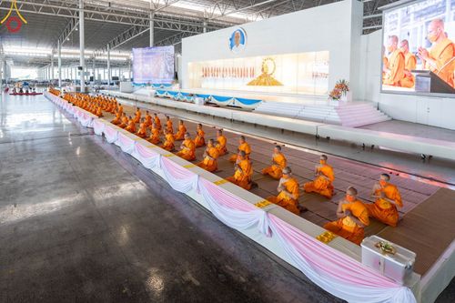 ภาพ No.102351:พิธีถวายอุปกรณ์ทำความสะอาด ณ บ้านแก้วเรือนทองคุณยายอาจารย์ฯ วัดพระธรรมกาย วันเสาร์ที่ 16 ธันวาคม พ.ศ. 2566