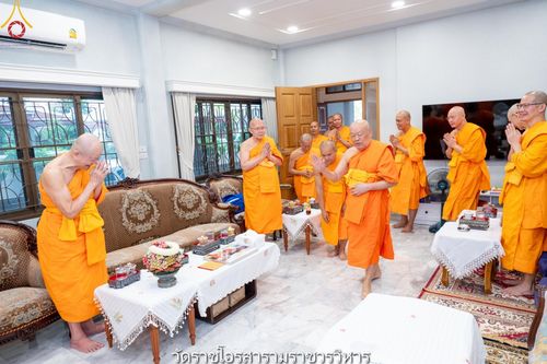 ภาพ No.145828:คณะสงฆ์วัดพระธรรมกาย ทำวัตรพระผู้ใหญ่ ในเทศกาลเข้าพรรษา วันจันทร์ที่ 22 กรกฎาคม พ.ศ. 2567