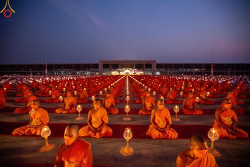 ภาพ No.122177:พิธีจุดประทีปถวายเป็นพุทธบูชา และบูชาธรรมมหาปูชนียาจารย์ พระมงคลเทพมุนี(สด จนฺทสโร) ในโครงการธรรมยาตรา กตัญญูบูชา มหาปูชนียาจารย์ พระมงคลเทพมุนี(สด จนฺทสโร) พระผู้ปราบมาร อนุสรณ์สถาน 7 แห่ง ปีที่ 12 วันที่ 31 มกราคม พ.ศ. 2567 ณ วัดพระธรรมกาย จ.ปทุมธานี (