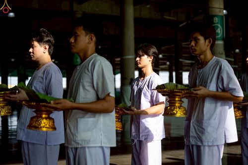 ภาพ No.248557:วันที่ 28 กันยายน พ.ศ. 2568 พิธีตัดปอยผม และปลงผม โครงการอุปสมบทบูชาธรรม 141 ปี พระมงคลเทพมุนี ณ วิหารคด วัดพระธรรมกาย