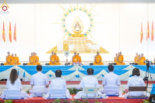 ภาพ No.149861:พิธีตักบาตร , พิธีปฎิบัติธรรม , พิธีถวายภัตตาหารเมนูสวรรค์ ในพรรษาแห่งการเข้าถึงธรรม วันธรรมชัย วันอังคารที่ 27 สิงหาคม พ.ศ.2567 ณ สภาธรรมกายสากล วัดพระธรรมกาย