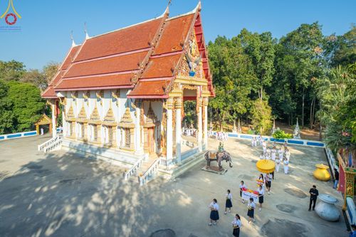 ภาพ No.195159:พิธีทอดผ้าป่าทำนุบำรุงศาสนสถาน ณ วัดพรสวรรค์ ต.หนองบ่อ อ.สองพี่น้อง จ.สุพรรณบุรี ในโครงการธรรมยาตรา กตัญญูบูชา มหาปูชนียาจารย์ พระมงคลเทพมุนี(สด จนฺทสโร) พระผู้ปราบมาร อนุสรณ์สถาน 7 แห่ง ปีที่ 13 วันที่ 13 มกราคม พ.ศ. 2568