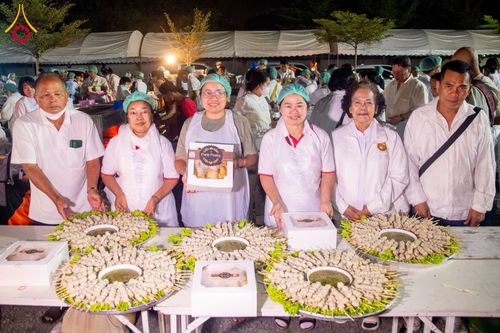 ภาพ No.196874:พิธีถวายภัตตาหารเป็นสังฆทาน แด่พระธรรมยาตรา ณ วัดโบสถ์(บน) ตำบลบางคูเวียง อำเภอบางกรวย จังหวัดนนทบุรี ในโครงการธรรมยาตรา กตัญญูบูชา มหาปูชนียาจารย์ พระมงคลเทพมุนี(สด จนฺทสโร) พระผู้ปราบมาร อนุสรณ์สถาน 7 แห่ง ปีที่ 13 วันที่ 18 มกราคม พ.ศ. 2568