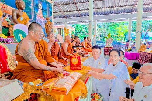 ภาพ No.264484:วันที่ 19 ตุลาคม พ.ศ. 2568 พิธีทอดกฐินสามัคคีทั่วไทย 30,000 วัด โดยคณะศิษยานุศิษย์ บูชาธรรม 81 ปี หลวงพ่อธัมมชโย ณ วัดป่าเขากระเจียว  อำเภอโนนดินแดง จังหวัดบุรีรัมย์