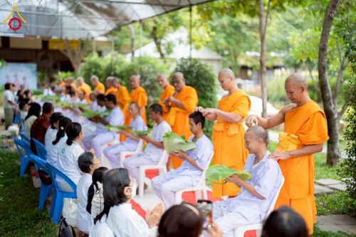 ภาพ No.278201:วันศุกร์ที่ 5 ธันวาคม พ.ศ. 2568 (วันพ่อแห่งชาติ) พิธีบรรพชาอุปสมบทหมู่ธรรมทายาท จำนวน 16 รูป โครงการบรรพชาอุปสมบทหมู่ รุ่นบูชาธรรมมหาปูชนียาจารย์ ประจำปี 2568  ณ ศูนย์ปฏิบัติธรรมและอบรมเยาวชนพระนครศรีอยุธยา จ.พระนครศรีอยุธยา