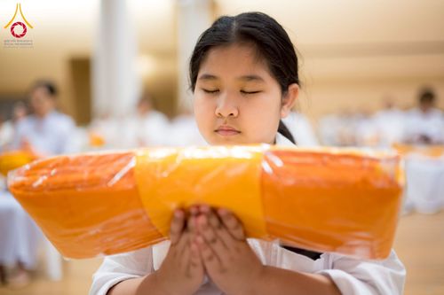 ภาพ No.270560:วันอาทิตย์ที่ 16 พฤศจิกายน พ.ศ. 2568 ถวายกองทุนโครงการอุปสมบทหมู่ 3,000 รูปทั่วไทย  รุ่นบูชาธรรมมหาปูชนียาจารย์ ณ ห้องแก้วสารพัดนึก 2 สภาธรรมกายสากล วัดพระธรรมกาย