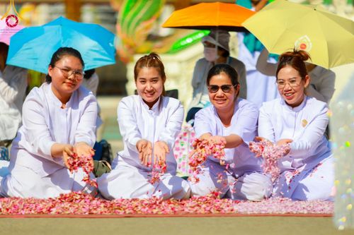 ภาพ No.107818:พิธีต้อนรับพระธรรมยาตรา ในโครงการธรรมยาตรากตัญญูบูชา มหาปูชนียาจารย์ พระมงคลเทพมุนี(สด จนฺทสโร) พระผู้ปราบมาร อนุสรณ์สถาน 7 แห่ง ปีที่ 12 วันที่ 7 มกราคม พ.ศ. 2567 ณ อนุสรณ์สถานคลองบางนางแท่น  อ.สามพราน จ.นครปฐม