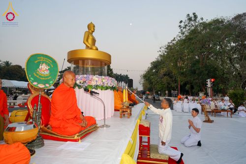 ภาพ No.208611:ตักบาตรพระ 1,743 รูป ครบรอบ 743 ปี นครน่าน ถวายเป็นพุทธบูชา น้อมบุญกุศลอุทิศให้บรรพบุรุษ วันอาทิตย์ ที่ 16 กุมภาพันธ์ พ.ศ. 2568 ณ ถนนคนเดินข่วงเมืองน่าน ต.ในเวียง อ.เมือง จ.น่าน