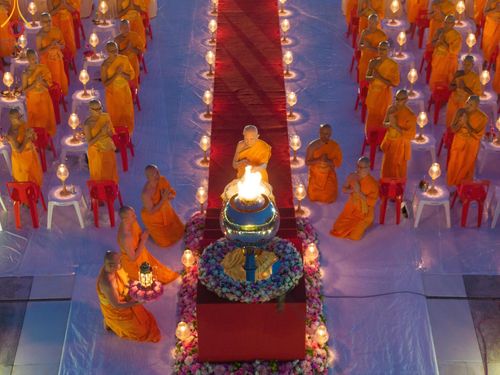 ภาพ No.170255:พิธีลอยกระทงธรรม ณ สระเศรษฐีทะเลบุญ มหาวิหารพระมงคลเทพมุนีฯ วัดพระธรรมกาย วันศุกร์ที่ 15 พฤศจิกายน พ.ศ.2567 (วันเพ็ญ 15 ค่ำ เดือน 12)