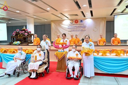 ภาพ No.229018:วันอาทิตย์ที่ 15 มิถุนายน พ.ศ. 2568 พิธีทอดผ้าป่าทุนพัฒนาพระมหาเปรียญ และทุนเผยแผ่พระพุทธศาสนาไปทั่วโลก ณ ห้องสัมมนา SPD สภาธรรมกายสากล วัดพระธรรมกาย