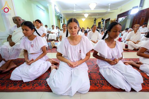 ภาพ No.317791:วันที่ 1 เมษายน พ.ศ. 2569 พิธีสวดธัมมจักกัปปวัตตนสูตรนานาชาติ ในวันพระใหญ่ ขึ้น 15 ค่ำ เดือน 5 (Poya Day)  ณ ศรีธรรมนันทะปิริเวนะ เเละ  วัดวิมลวิหาร นาวละ ประเทศศรีลังกา