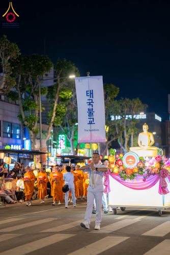 ภาพ No.328972:วันเสาร์ที่ 16 พฤษภาคม พ.ศ.2569 งานเทศกาลโคมวิสาขบูชานานาชาติ หรือ ยอนดึงฮเว  연등회 (Lotus Lantern Festival) ประจำปี 2569 ประเทศเกาหลีใต้