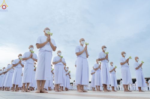 ภาพ No.84092:พิธีเวียนประทักษิณ พิธีวันทาเจดีย์ พิธีขอขมา และมอบผ้าไตร  ในโครงการบรรพชาอุปสมบทหมู่ธรรมทายาทรุ่นเข้าพรรษา และโครงการบรรพชาสามเณรโรงเรียนนานาชาติ รุ่นที่12 ในวันเสาร์ที่ 22 กรกฎาคม พ.ศ. 2566