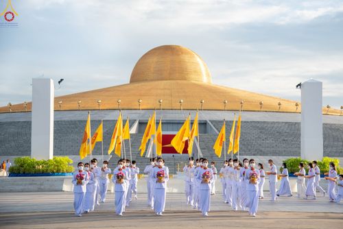 ภาพ No.82680:พิธีเวียนประทักษิณ, พิธีวันทาเจดีย์ ณ มหาธรรมกายเจดีย์  พิธีบรรพชาหมู่พระพี่เลี้ยงเข้าพรรษา, ธรรมทายาทอุดมศึกษา รุ่นที่ 50(ภาคฤดูฝน) และธรรมทายาทพุทธศาสตร์สากล รุ่นที่ 7 (ภาคฤดูฝน) วันเสาร์ที่ 17 มิถุนายน พ.ศ. 2566 ณ  โบสถ์พระไตรปิฎก วัดพระธรรมกาย จ.ปทุม