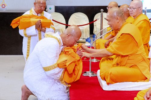 ภาพ No.330760:วันวิสาขบูชา อาทิตย์ที่ 31 พฤษภาคม พ.ศ.2569 พิธีบรรพชาสามเณรอุบาสก 11 ท่าน , พิธีถวายบาตรผ้าไตร และจตุปัจจัยไทยธรรม แด่สามเณร , พิธีอุปสมบทอุทิศชีวิต , พิธีกล่าวคำกัปปิยภัณฑ์  ณ อุโบสถพระไตรปิฎก วัดพระธรรมกาย จังหวัดปทุมธานี