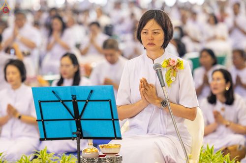 ภาพ No.318130:วันอาทิตย์ต้นเดือนที่ 5 เมษายน พ.ศ.2569 พิธีตักบาตร ณ บ้านแก้วเรือนทองคุณยายอาจารย์ฯ วัดพระธรรมกาย