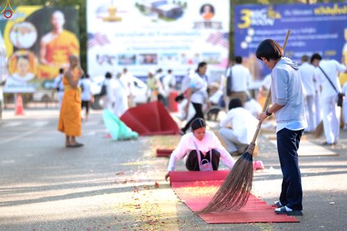ภาพ No.296037:ภาพเบื้องหลังอาสาสมัครรวมใจ ชุดที่ 1 ในโครงการธรรมยาตรา กตัญญูบูชา มหาปูชนียาจารย์ พระมงคลเทพมุนี(สด จนฺทสโร) พระผู้ปราบมาร อนุสรณ์สถาน 7 แห่ง ปีที่ 14