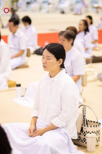 ภาพ No.284752:วันอาทิตย์ที่ 14 ธันวาคม พ.ศ.2568  พิธีปฏิบัติธรรม พิธีถวายภัตตาหารเป็นสังฆทาน พิธีมอบต้นสมบัติจักรพรรดิ ถวายแด่เจ้าอาวาสและประธานสงฆ์ 236 ศูนย์ส่งเสริมศีลธรรมทั่วโลก ณ สภาธรรมกายสากล วัดพระธรรมกาย