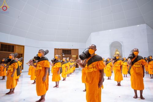 ภาพ No.106225:พระธรรมยาตราร่วมปฏิบัติธรรม และถ่ายภาพหมู่ประวัติศาสตร์ ในโครงการธรรมยาตรากตัญญูบูชา มหาปูชนียาจารย์ พระมงคลเทพมุนี(สด จนฺทสโร) พระผู้ปราบมาร  อนุสรณ์สถาน 7 แห่ง ปีที่ 12  วันที่ 4 มกราคม พ.ศ. 2567  ณ อนุสรณ์สถานมหาวิหารพระมงคลเทพมุนี จ.สุพรรณบุรี