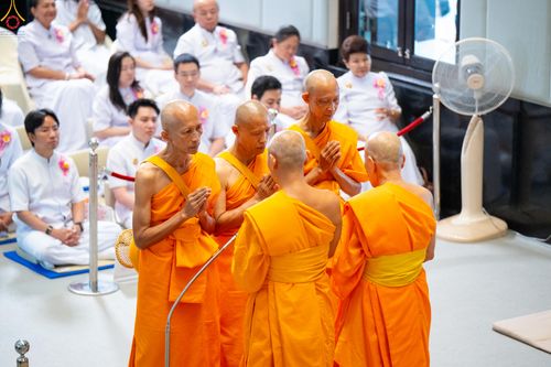 ภาพ No.330872:วันวิสาขบูชา อาทิตย์ที่ 31 พฤษภาคม พ.ศ.2569 พิธีบรรพชาสามเณรอุบาสก 11 ท่าน , พิธีถวายบาตรผ้าไตร และจตุปัจจัยไทยธรรม แด่สามเณร , พิธีอุปสมบทอุทิศชีวิต , พิธีกล่าวคำกัปปิยภัณฑ์  ณ อุโบสถพระไตรปิฎก วัดพระธรรมกาย จังหวัดปทุมธานี