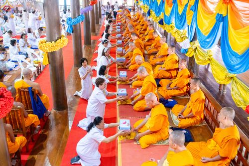 ภาพ No.291520:วันที่ 9 มกราคม พ.ศ. 2569  พิธีทอดผ้าป่าทำนุบำรุงศาสนสถาน  ณ วัดสรรเพรช อ.สามพราน จ.นครปฐม  ในโครงการธรรมยาตรา กตัญญูบูชา มหาปูชนียาจารย์  พระมงคลเทพมุนี(สด จนฺทสโร) พระผู้ปราบมาร  อนุสรณ์สถาน 7 แห่ง ปีที่ 14