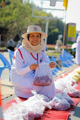 ภาพ No.295984:ภาพเบื้องหลังอาสาสมัครรวมใจ ชุดที่ 1 ในโครงการธรรมยาตรา กตัญญูบูชา มหาปูชนียาจารย์ พระมงคลเทพมุนี(สด จนฺทสโร) พระผู้ปราบมาร อนุสรณ์สถาน 7 แห่ง ปีที่ 14