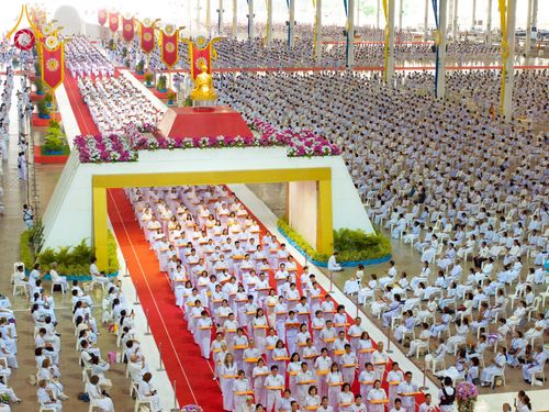 ภาพ No.215580:วันอาทิตย์ต้นเดือนที่ 6 เมษายน พ.ศ. 2568 ขบวนอัญเชิญผ้าป่าสมทบ มหาสังฆทาน 40,000 กว่าวัดทั่วประเทศ ณ สภาธรรมกายสากล วัดพระธรรมกาย