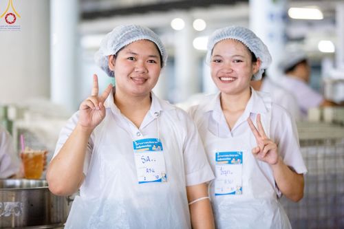 ภาพ No.59010:V.40 ภัตตาหารพระหมื่นวัด เราจัดให้ การปฏิบัติงานของเจ้าหน้าที่และอาสาสมัคร เพื่อรับบุญในการถวายภัตตาหาร แด่คณะสงฆ์ 10,000 กว่าวัดทั่วประเทศ ที่มาร่วมงานวันคุ้มครองโลก จันทร์ที่ 22 เมษายน พ.ศ. 2567 ณ วัดพระธรรมกาย