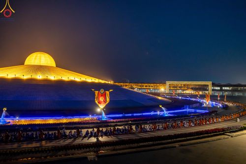 ภาพ No.120504:พิธีต้อนรับพระธรรมยาตรา ในโครงการธรรมยาตรา กตัญญูบูชา มหาปูชนียาจารย์ พระมงคลเทพมุนี(สด จนฺทสโร) พระผู้ปราบมาร อนุสรณ์สถาน 7 แห่ง ปีที่ 12 วันที่ 28 มกราคม พ.ศ. 2567 ณ วัดพระธรรมกาย จ.ปทุมธานี (ชุดที่ 2)