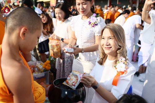 ภาพ No.312896:วันอาทิตย์ที่ 8 มีนาคม พ.ศ.2569 ทำบุญเมืองนครราชสีมา 558 ปี ตักบาตรพระ 10,000 รูป (ภาพชุดที่ 2)