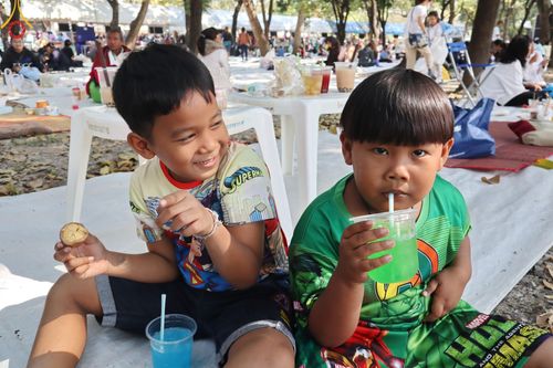 ภาพ No.194056:วัดพระธรรมกาย จัดงานวันเด็กแห่งชาติ ประจำปี พ.ศ.2568 ออกร้านอาหาร 200 ร้าน มอบของขวัญหลายหมื่นชิ้น วันที่ 12 มกราคม พ.ศ. 2568 วัดพระธรรมกาย อ.คลองหลวง จ.ปทุมธานี