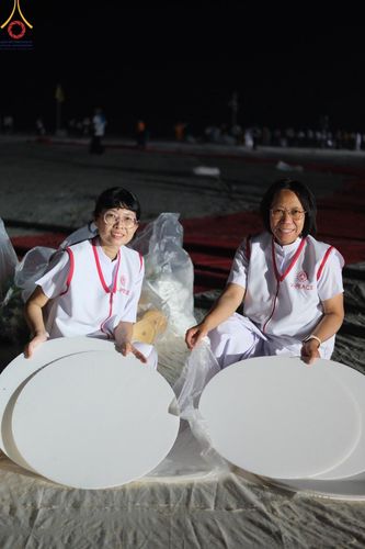 ภาพ No.130195:V.34 เพื่อธรรมเพื่อบางกล่ำ การรับบุญของเจ้าหน้าที่หน่วยงานต่างๆ  เพื่องานธรรมยาตราอัญเชิญพระบรมสารีริกธาตุ ประดิษฐาน ณ มหารัตนเจดีย์สิริปทุมสวรรค์ (เจดีย์อริยพุทธะ 5 พระองค์) ณ ศูนย์ปฏิบัติธรรมภาคใต้ อ.บางกล่ำ จ.สงขลา ระหว่างวันที่ 9-10 มีนาคม พ.ศ. 2567