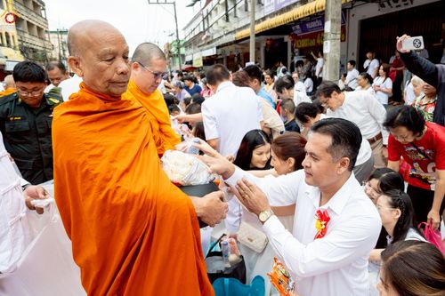 ภาพ No.245440:วันอาทิตย์ที่ 14 กันยายน พ.ศ. 2568 ตักบาตรพระ 555 รูป มหากุศล  น้อมถวายเป็นพุทธบูชา ณ หอนาฬิกาเบตง อ.เบตง จ.ยะลา